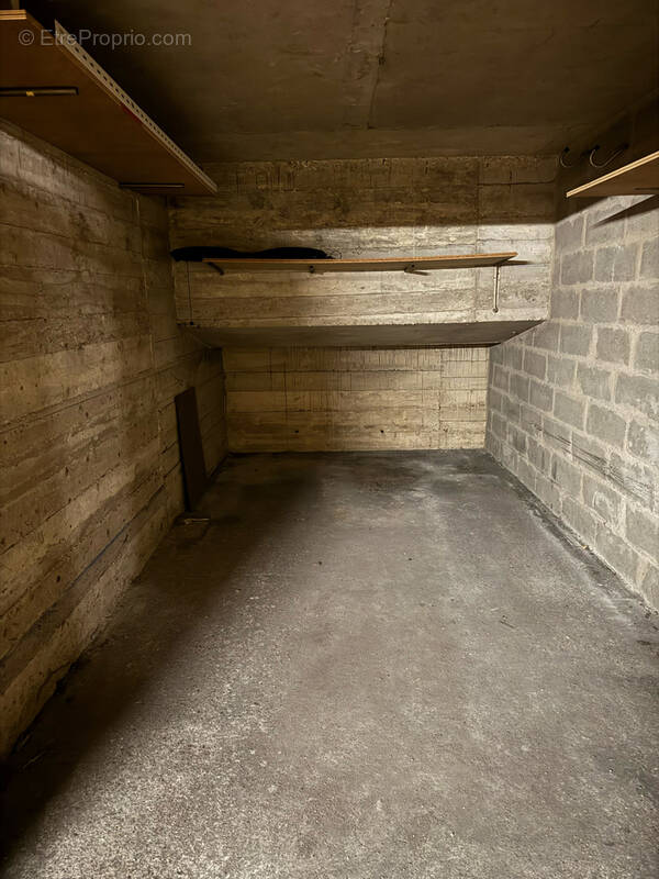 Parking à PARIS-17E