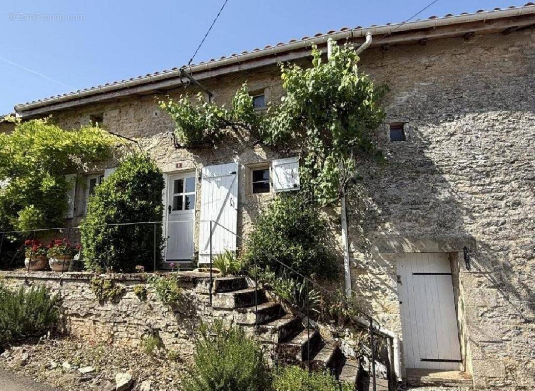 Maison à NANTEUIL-EN-VALLEE