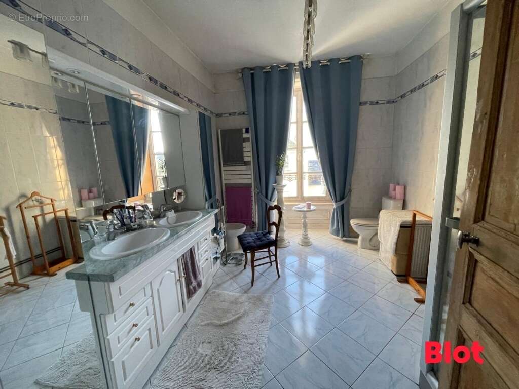Appartement à ARGENTRE-DU-PLESSIS