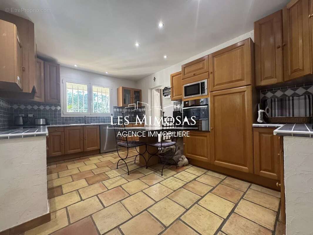 Maison à ROQUEBRUNE-SUR-ARGENS