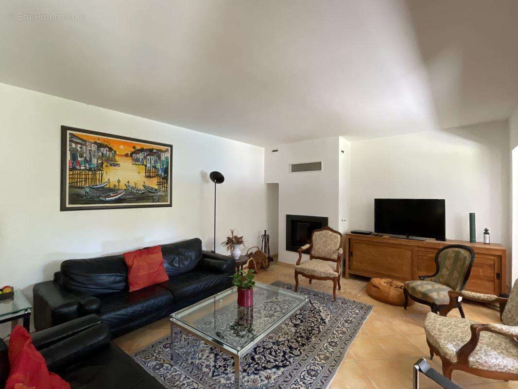 Maison 250 m² à Pujaut  - photo 5