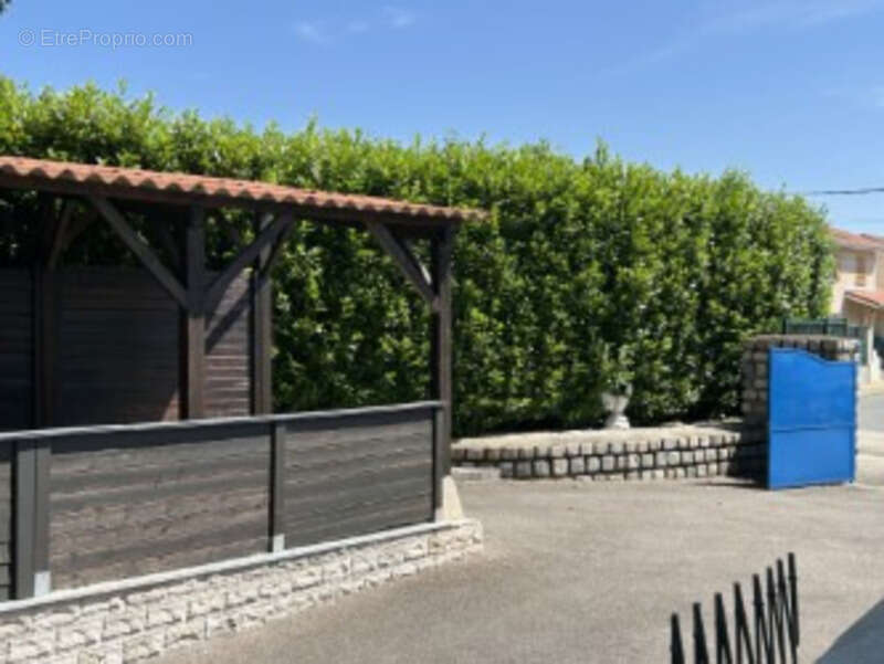 Maison à ARS-SUR-FORMANS