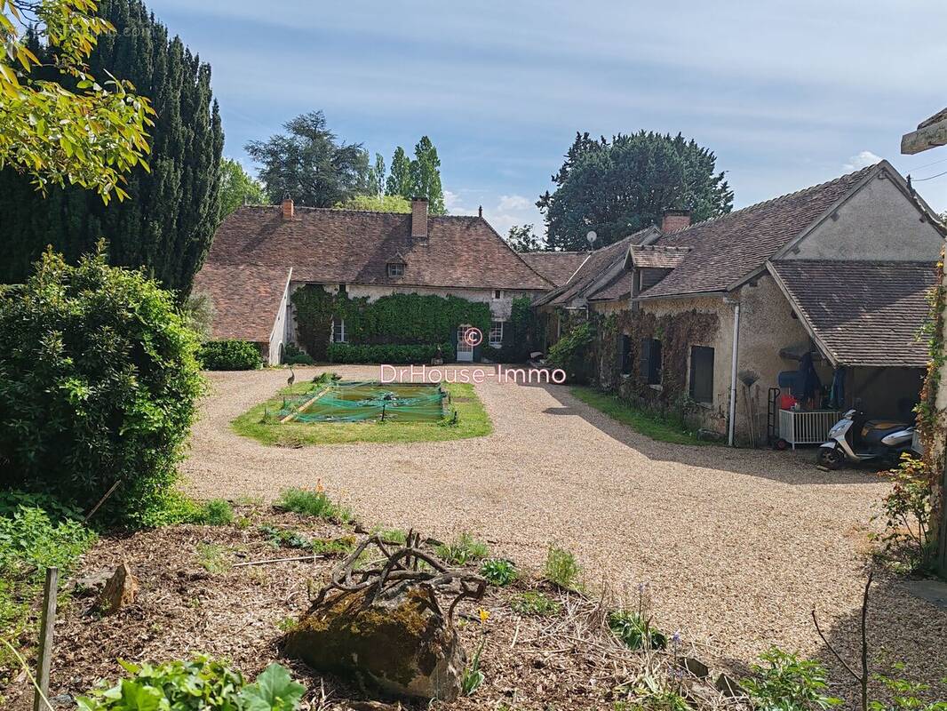 Maison à SAINT-REMY-SUR-CREUSE
