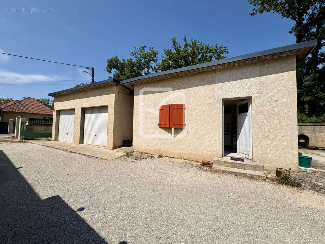 Maison au calme avec piscine et terrain arboré - photo 18
