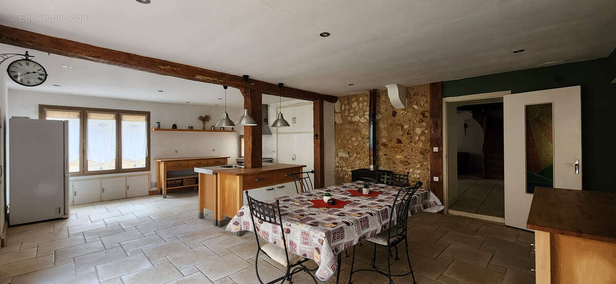 Maison à SAINT-GEORGES-DE-MONTCLARD