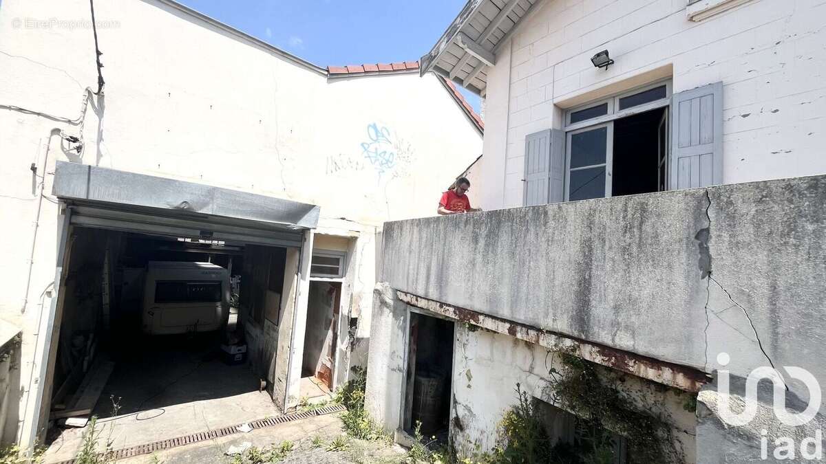 Photo 3 - Parking à SAINT-ETIENNE