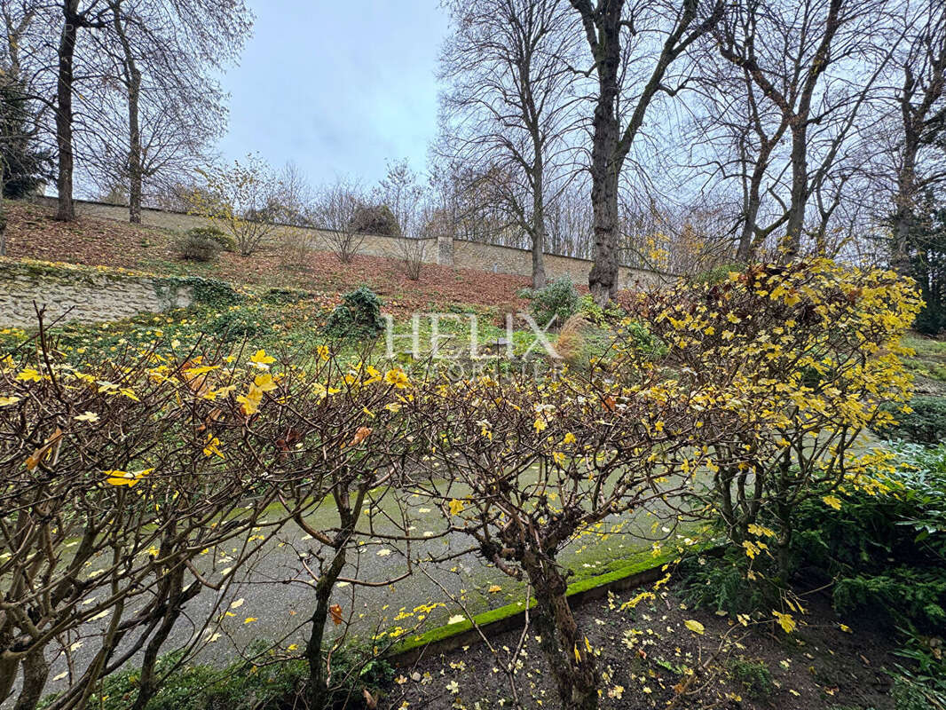 Appartement à LE MESNIL-LE-ROI