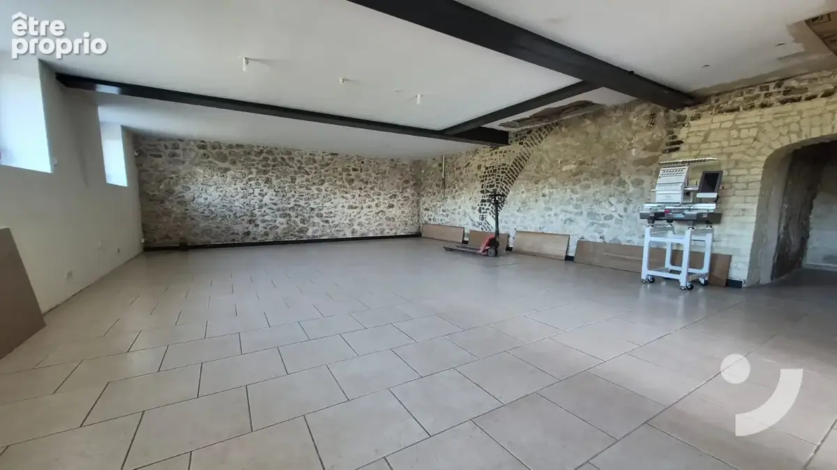 Maison avec dépôts pour activités artisanales - photo 2