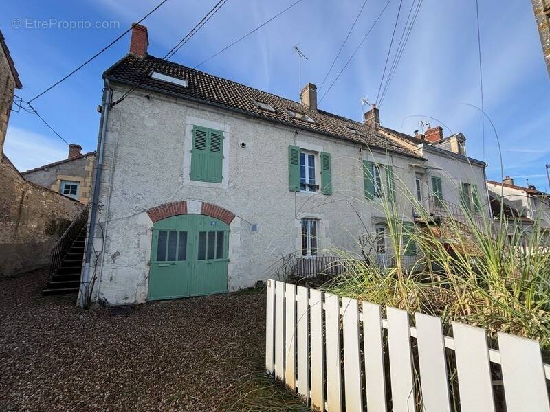 Appartement à MARSEILLES-LES-AUBIGNY