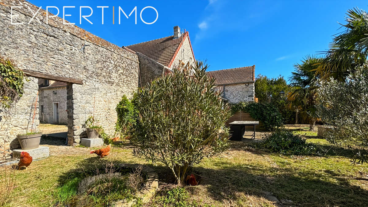 À VENDRE : Corp de ferme 230 m2 habitable (possibilité d'agrandissement), 380 m2 de granges et hangar 150 m2 - photo 22