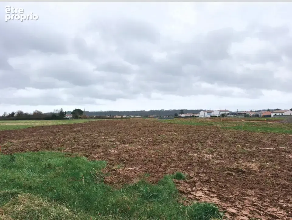 Photo Terrain à Lagrave au prix de 49 500€
