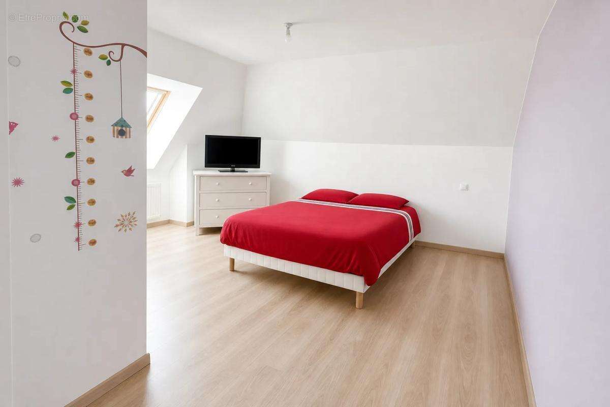 Maison de 232 m² avec jardin à Griselles - photo 9