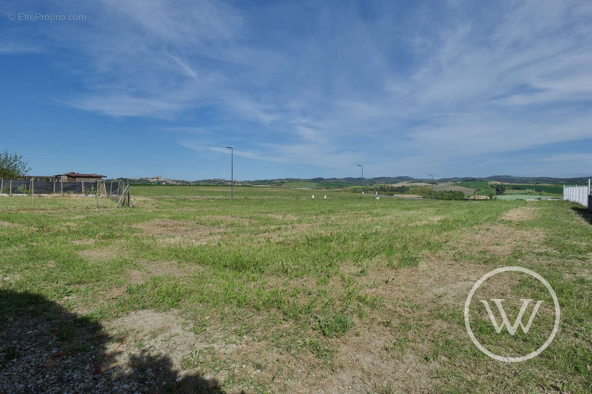 Terrain à VILLENEUVE-LES-MONTREAL