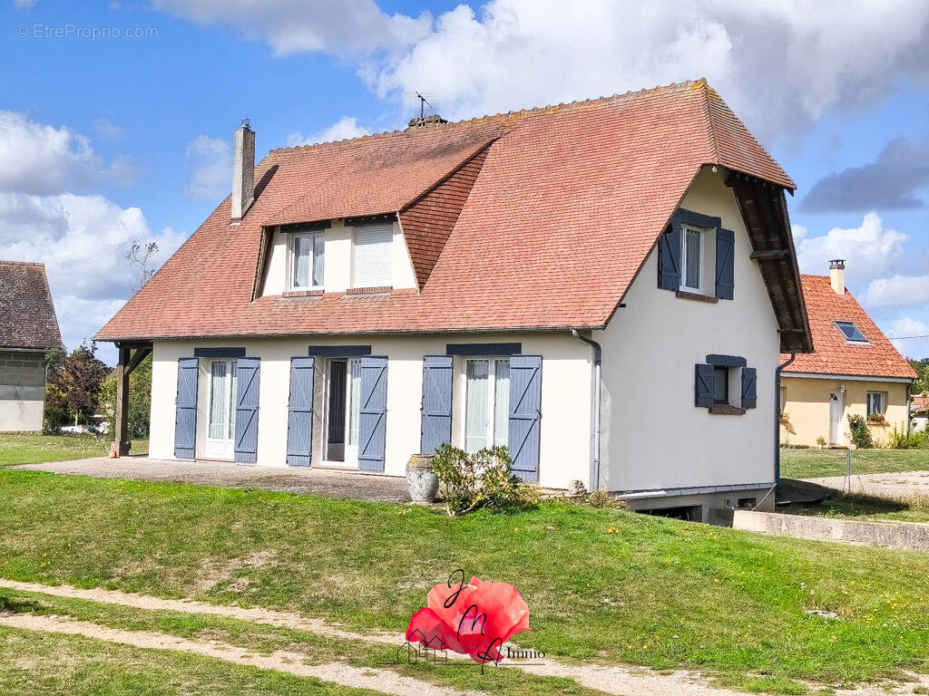 Maison à LA CHAPELLE-DU-BOIS-DES-FAULX