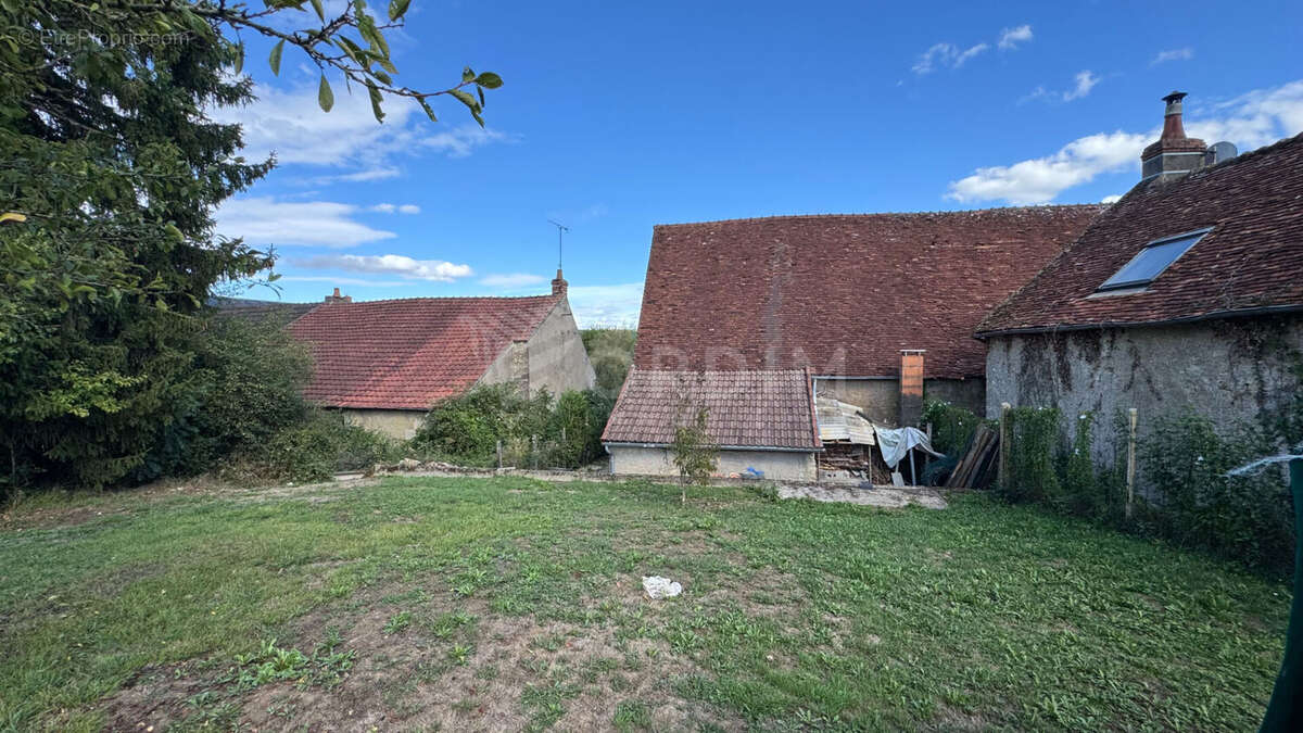 Autre à LA CELLE-SUR-NIEVRE