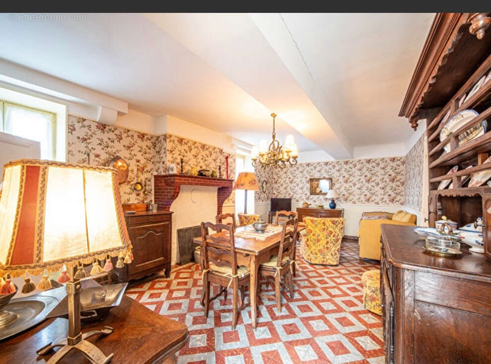 Maison à SAINT-MARTIN-SOUS-MONTAIGU