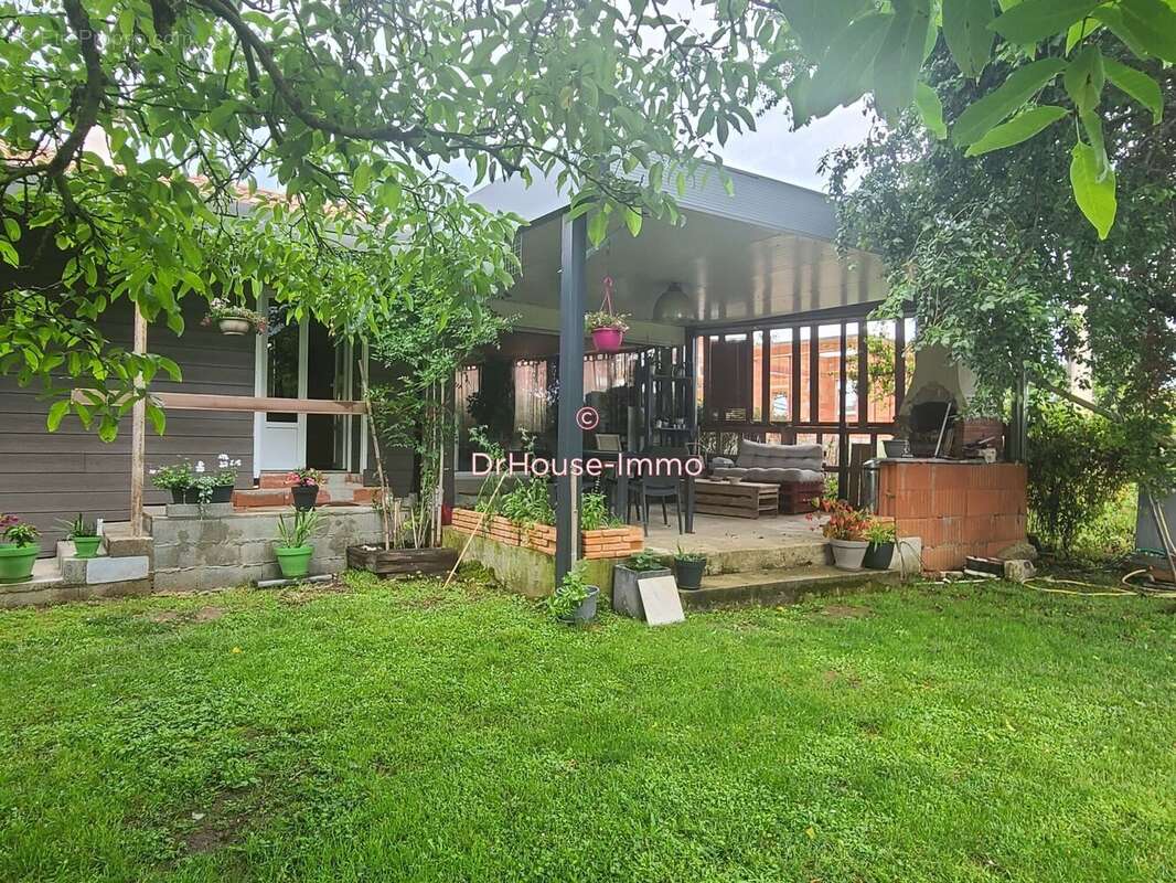 Maison à COURS-DE-PILE