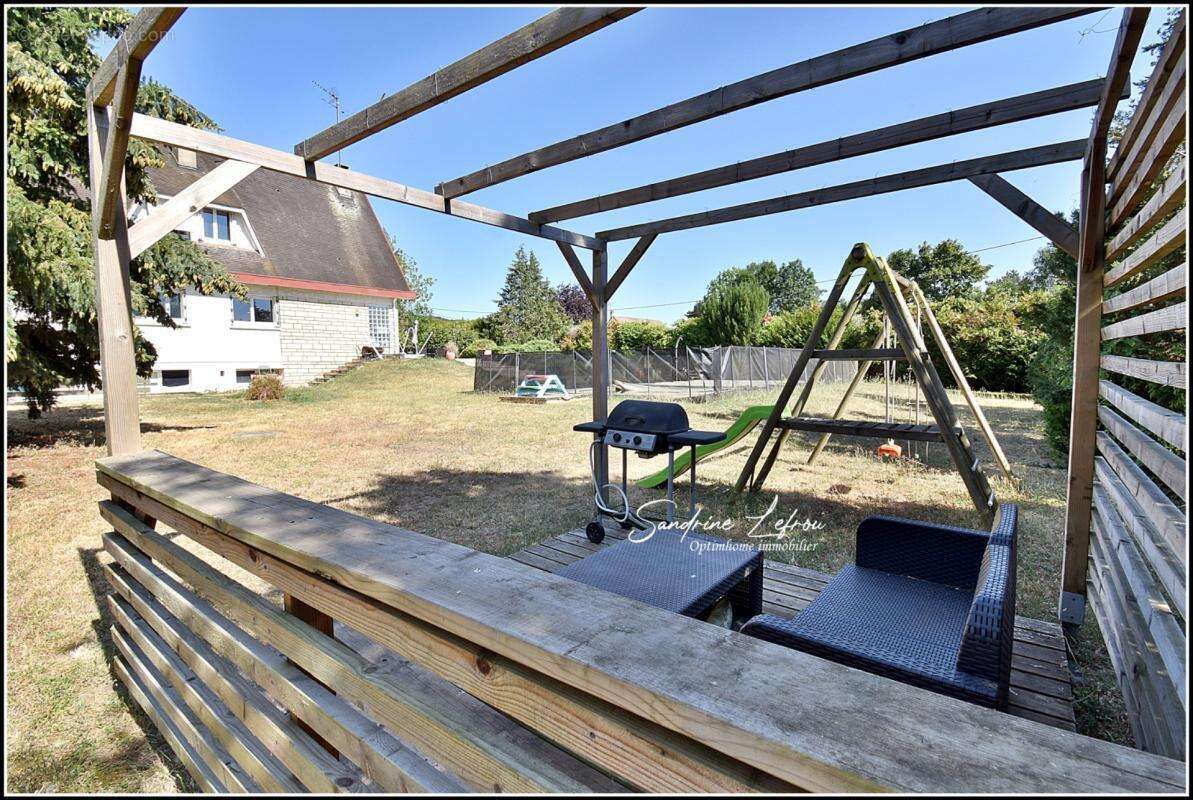 La Chaussée-d'Ivry – Maison familiale avec piscine, sous-sol total et terrain de 2 788 m² - photo 13