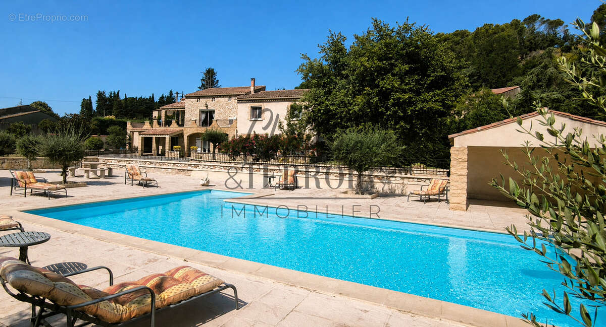 A proximité d'Uzès, très belle Propriété provençale de 240m2 sur 6000m2 de jardin méditéranéen - photo 2