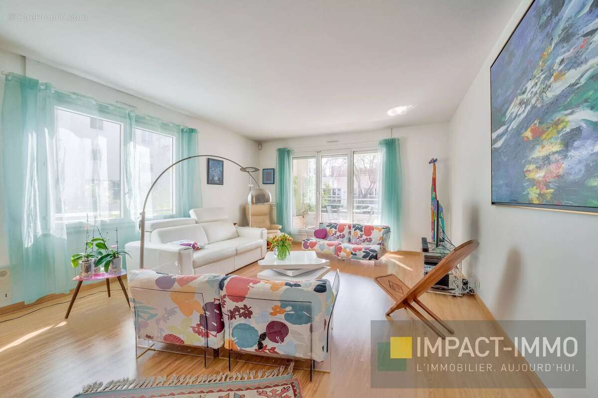 Appartement à COURBEVOIE