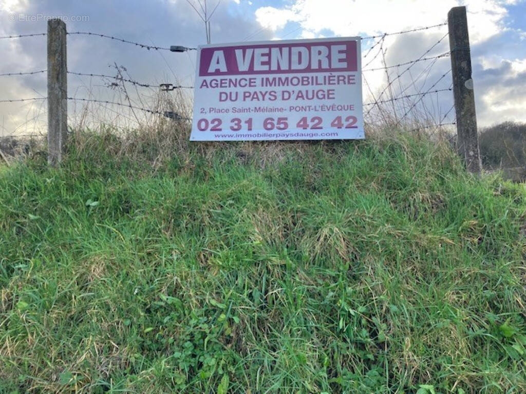 Terrain à CORMEILLES