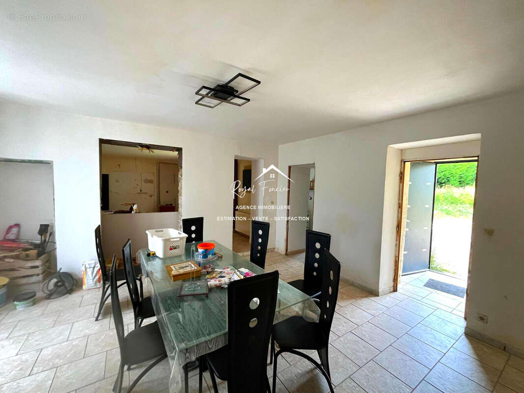 Séjour - Maison à DANGE-SAINT-ROMAIN