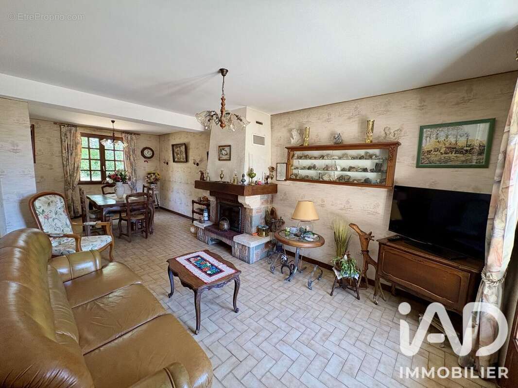 Maison 125 m² à Neuille-Le-Lierre  - photo 8