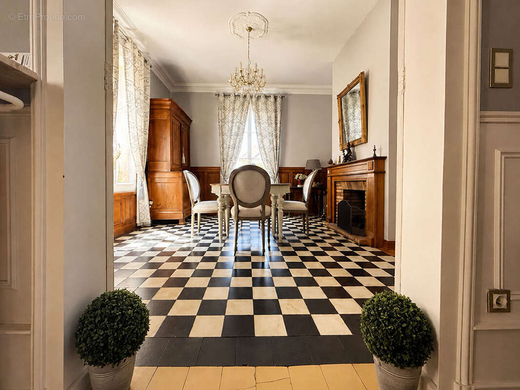 Maison 273 m² à Pont-Sainte-Maxence  - photo 8