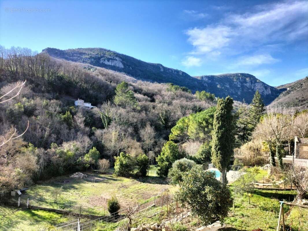 Appartement à TOURRETTES-SUR-LOUP