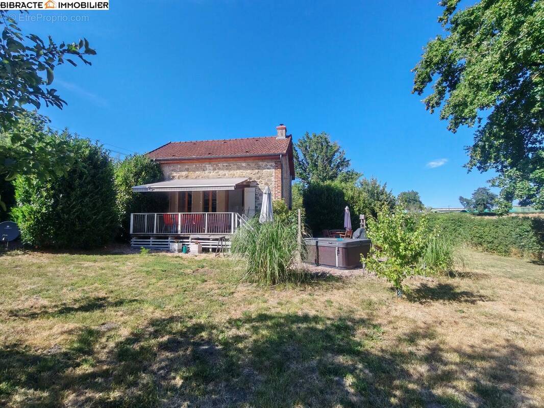 Maison à THIL-SUR-ARROUX