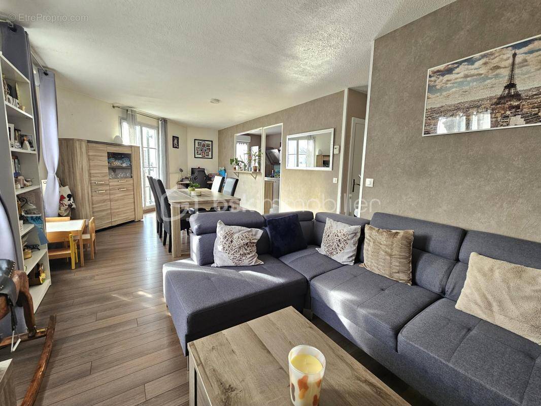 Appartement à VAUJOURS