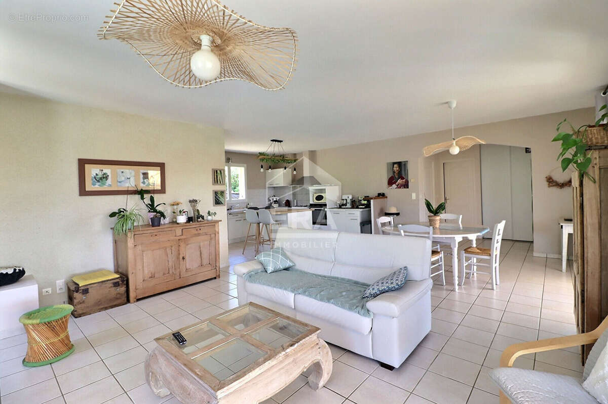 Maison de plain pied, 3 ch sur 4.000m2 de jardin - photo 7