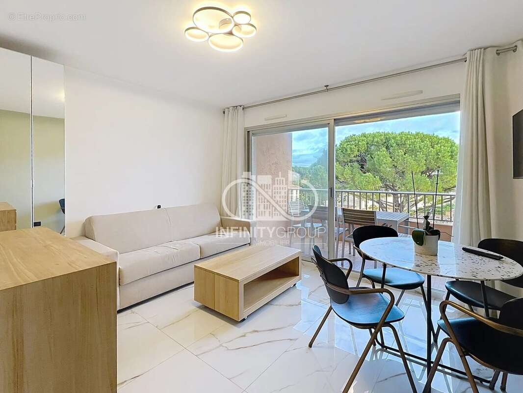 Appartement à VALLAURIS