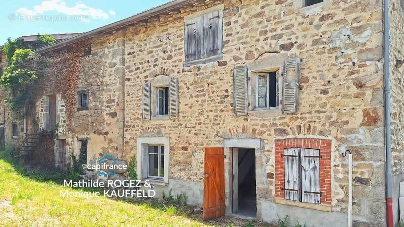 Maison à rénover avec grange en pierre, source et 7 000 m² de terrain - Saint Gervais Sous Meymont (63) - photo 2
