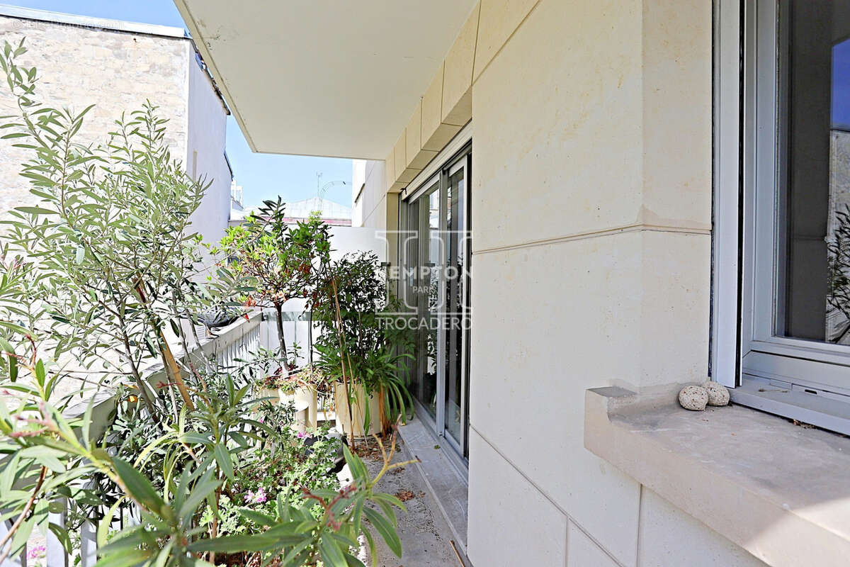 Appartement à PARIS-16E