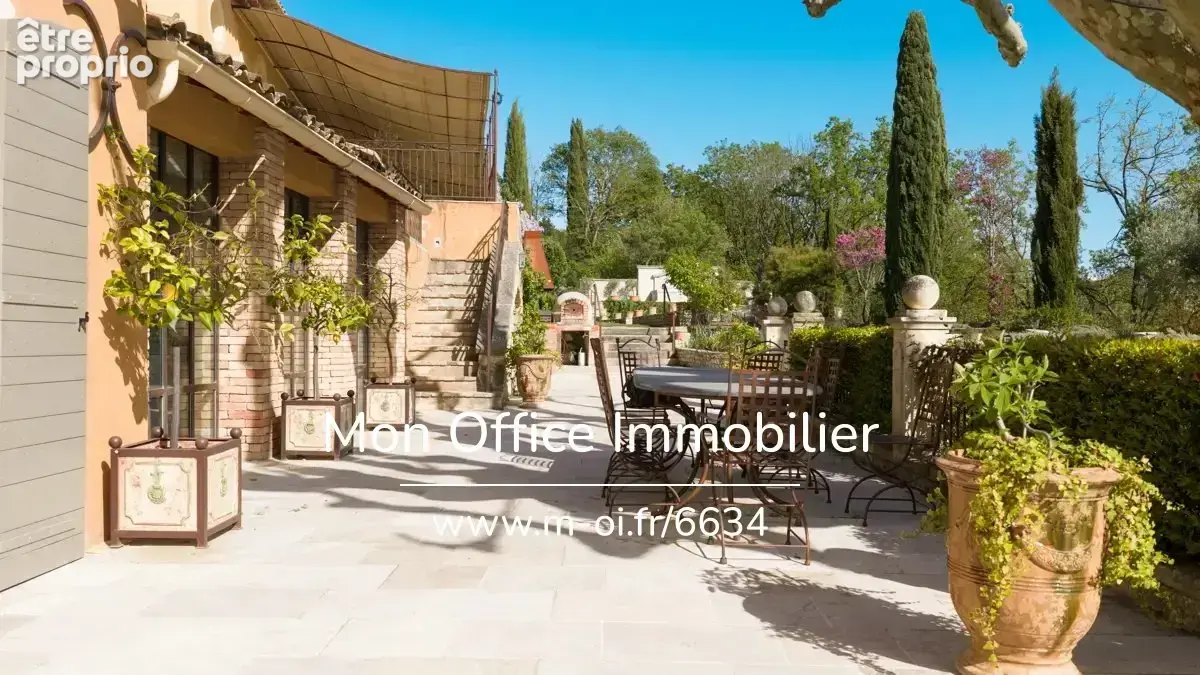 Référence : 6634-NGU. - Propriété 8 pièces - 325m2 - Piscine chauffée et vue dégagée à deux pas du centre ville historique - photo 9