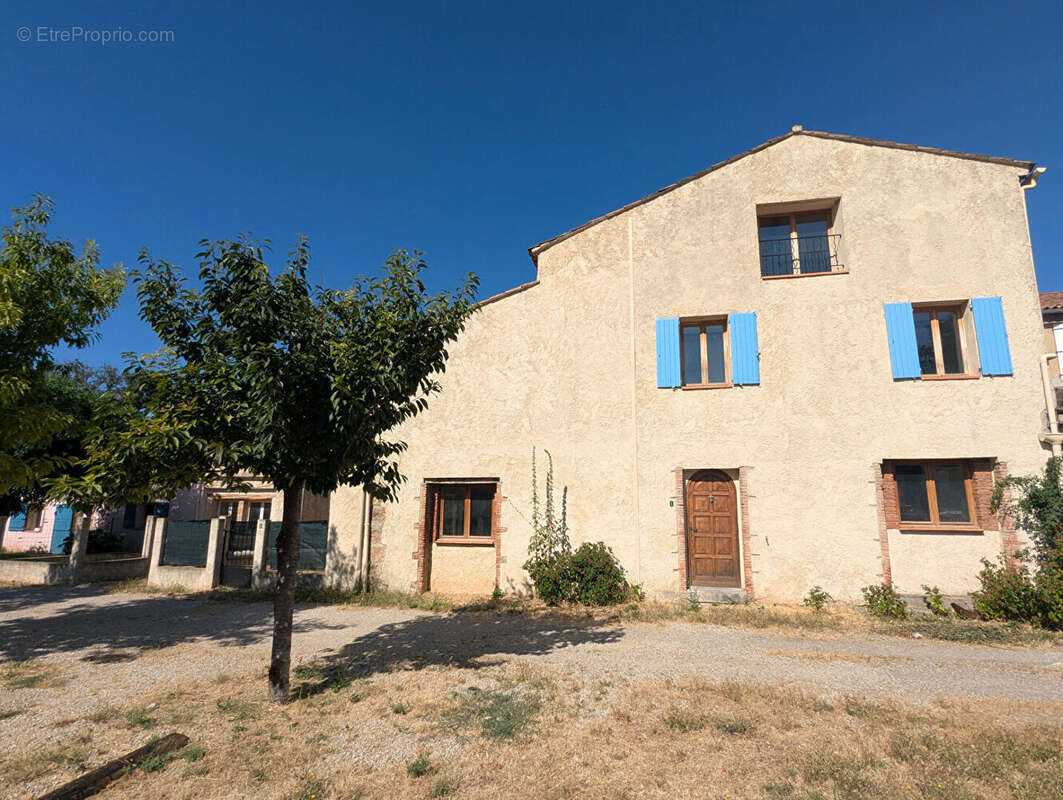 Appartement à SALERNES