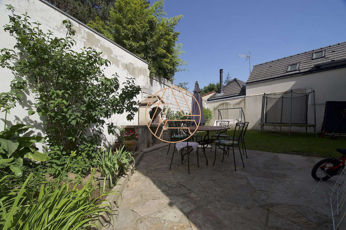 Maison à SAINT-MAUR-DES-FOSSES