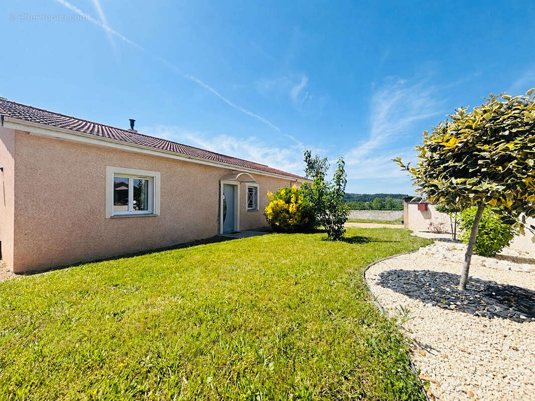 Maison à AMBIERLE