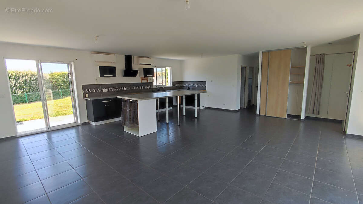 Maison recente dans petit village proche oloron - photo 5