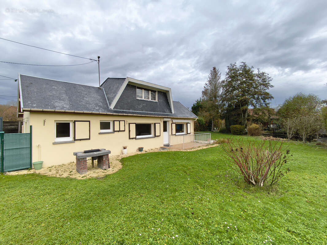 Maison à LA NEUVILLE-LES-BRAY