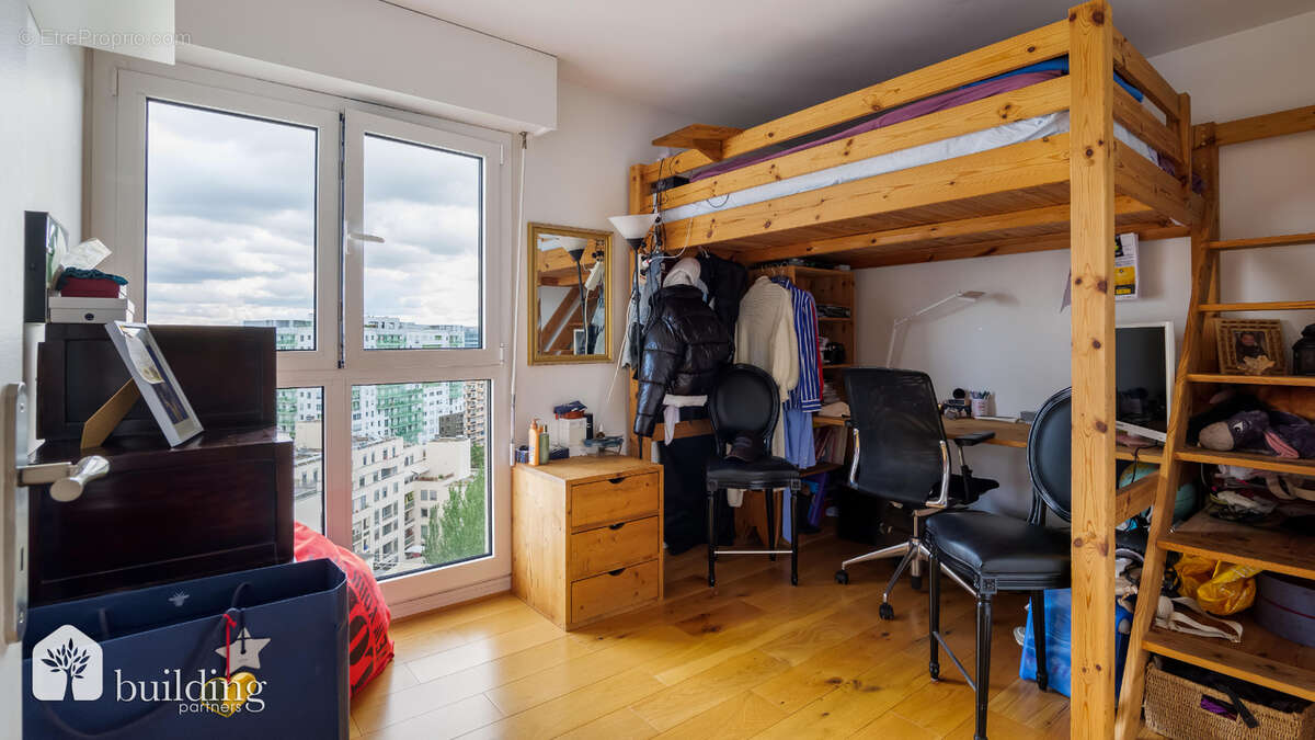 Appartement à COURBEVOIE