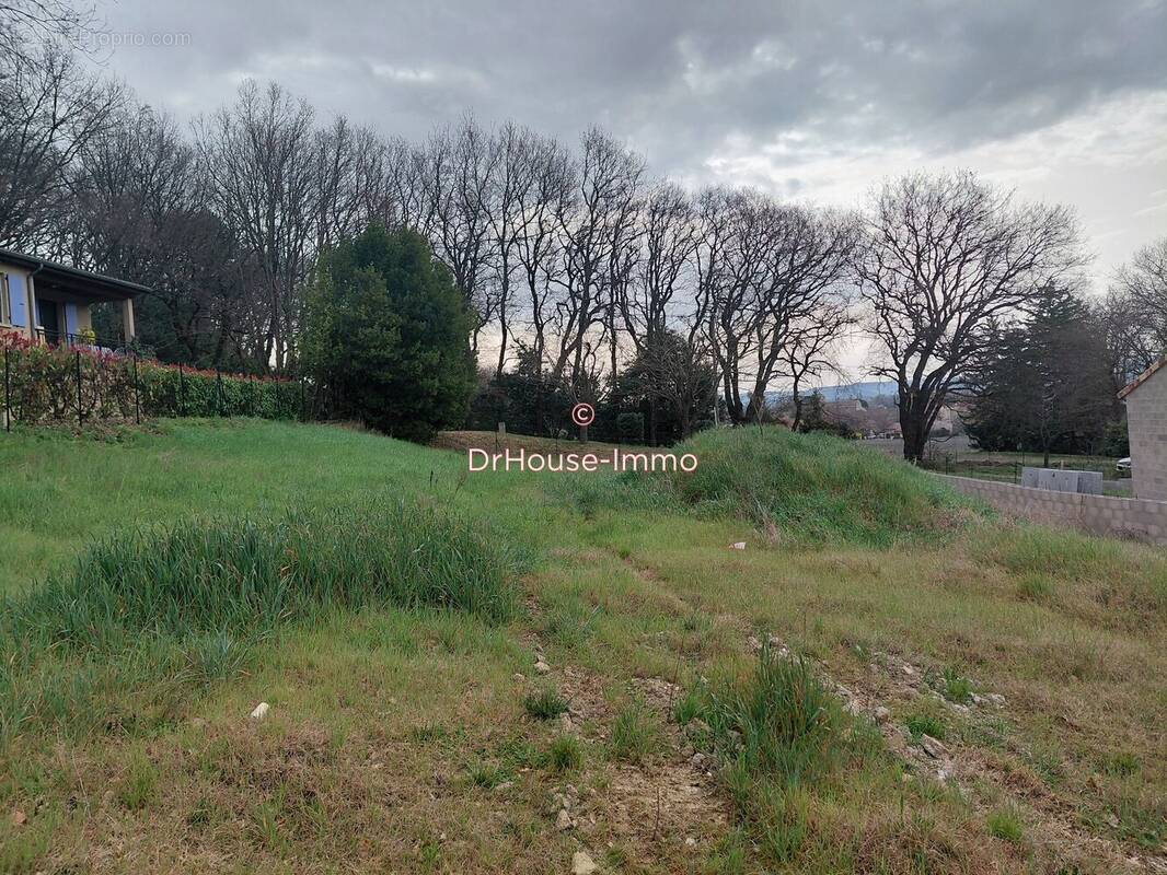 Terrain à SAINT-MARCEL-LES-SAUZET