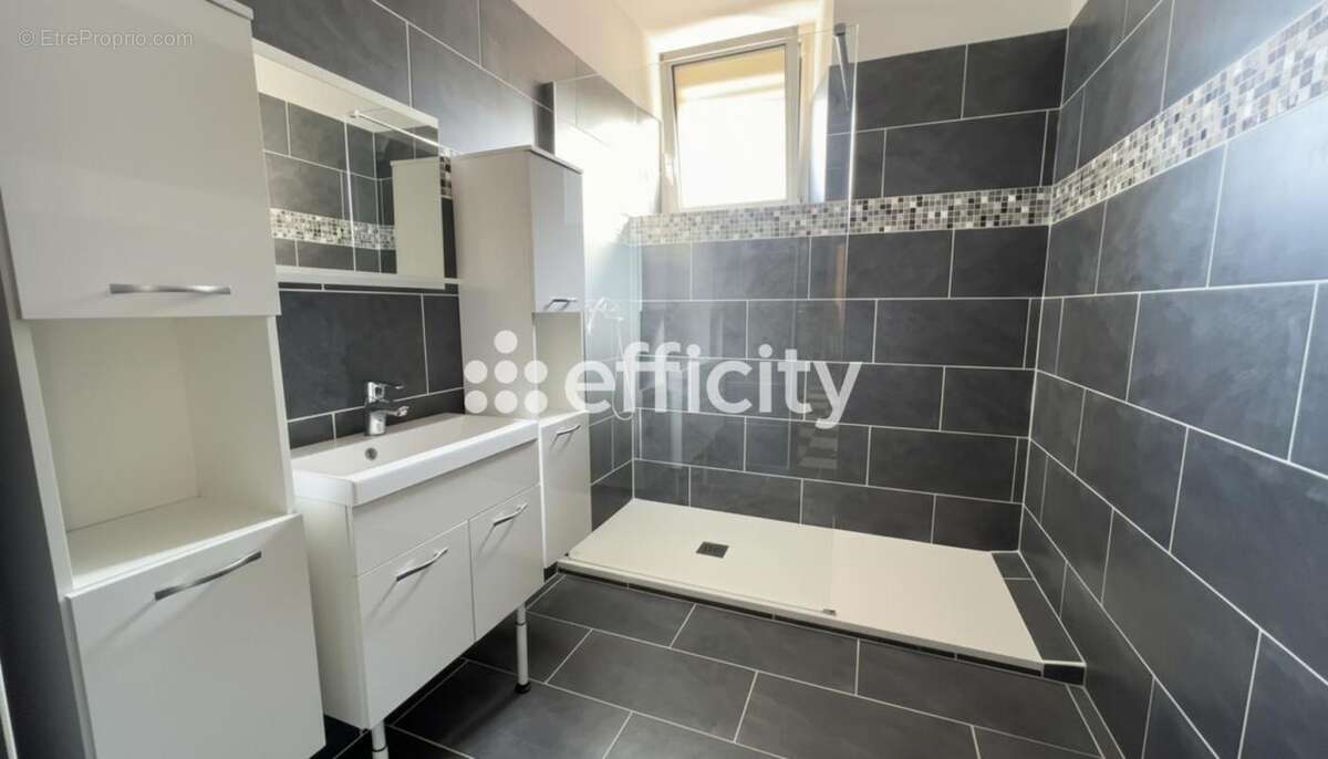 Appartement à PORT-DE-BOUC