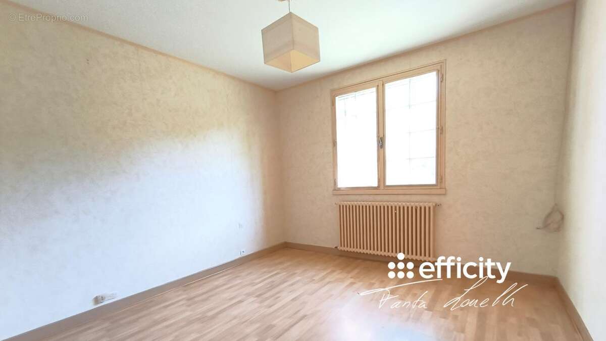 Maison à SAINT-HILAIRE-DES-LOGES
