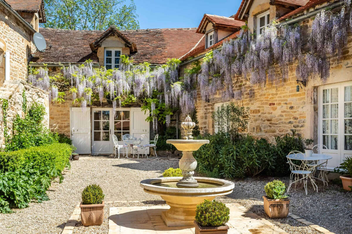 Propriété de campagne avec, piscine et dépendances - photo 8