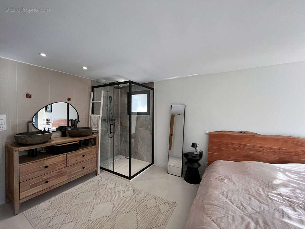 Maison à L'ISLE-SUR-LA-SORGUE