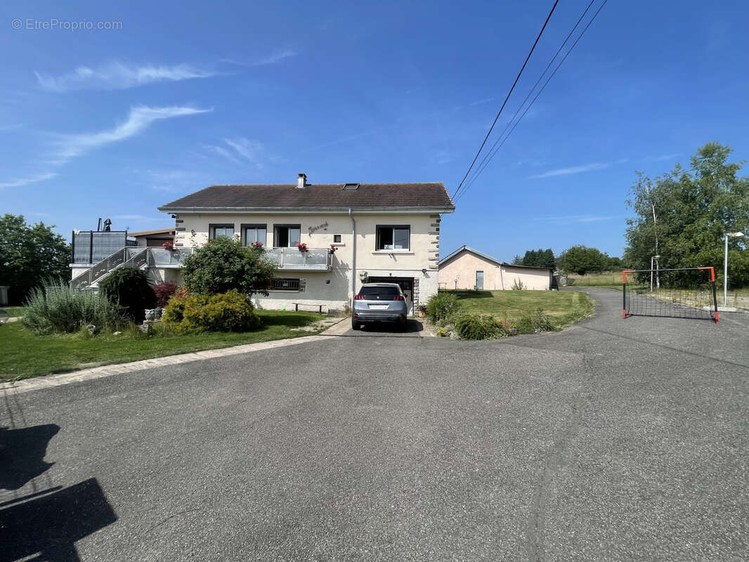 Commerce à FROTEY-LES-LURE