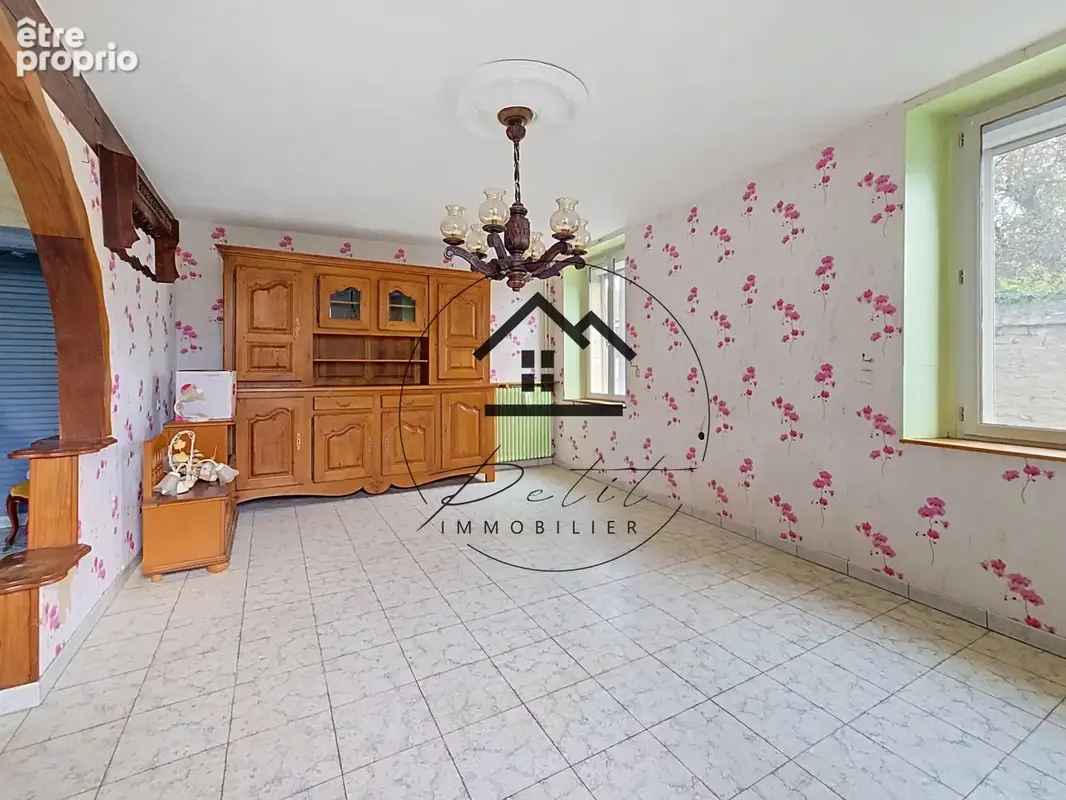 Maison 5 chambres, jardin 598 m2, garage et dépendances - ANGY - photo 4