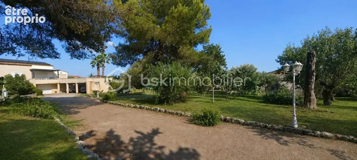 Opportunité exceptionnelle !!! Aux portes de Montpellier et de Sète Montbazin – Propriété de caractère de 233 m² au cœur de 5 00 - photo 2